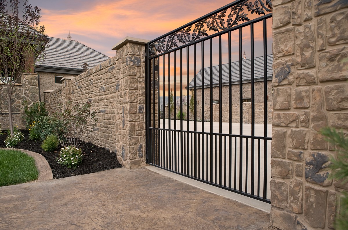 Privacy wall with driveway gate